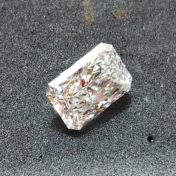 IGI Certified 5.09ct Radiant Modified Brilliant Cut Lab Diamond - Picture 1 of 4